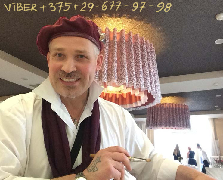 шаржист Шабалин рисует на мероприятии в Робинсон клубе